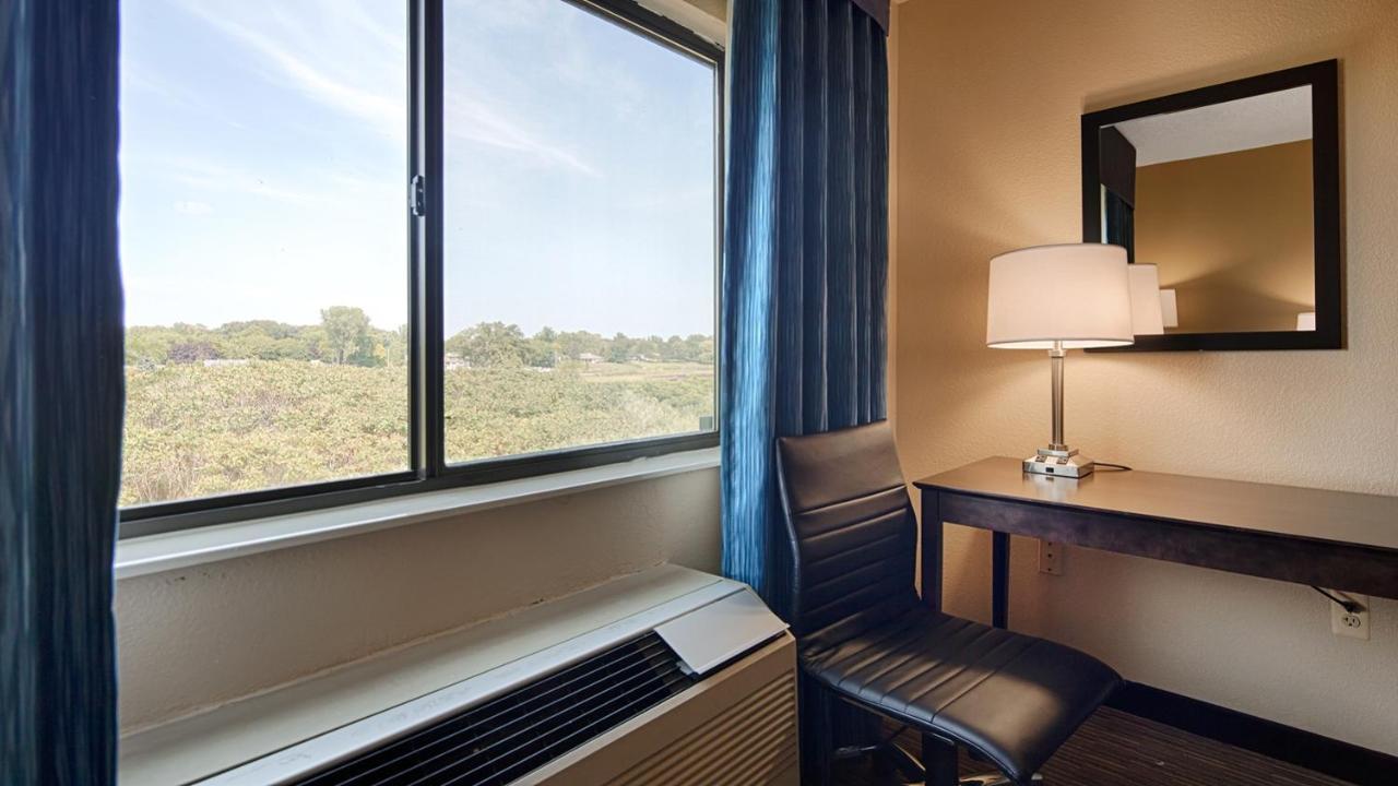 Best Western Port Huron Blue Water Bridge Exterior photo